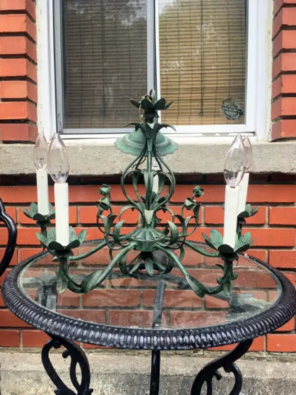 3 Italian Vintage floral tole chandeliers and sconces in Indoor Lighting & Fans in City of Montréal - Image 3