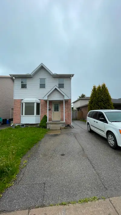 Newly Renovated 3+2 BEDROOM HOUSE WONDERLAND / SARNIA