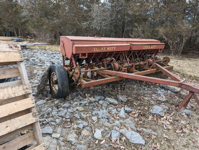 Seed drill in Other in Napanee - Image 3