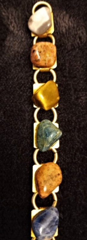 Polished Semi-Precious Stone & Golden Metal Link Clasp Bracelet! in Jewellery & Watches in London - Image 3