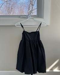 Aritzia - Black dress 2xs (perfect for kids grad)
