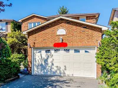 ✨ Prime Living Steps from Mississauga City Centre! ✨ Looking for the perfect balance of privacy and...
