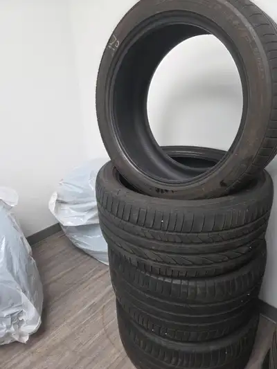 Staggered set of 4 Bridgestone Dueler HP tires for sale. Front 275/40R20 rear 315/35R20 date code 37...