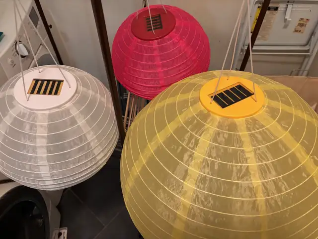 3 lanternes colorées in Outdoor Lighting in City of Montréal - Image 3