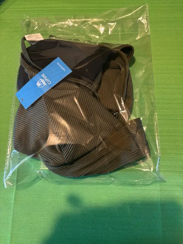 Cupshe Two pieces Swimsuit  ( M ) in Multi-item in City of Toronto - Image 6