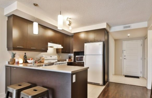 3½ Tout inclus Tour Logix Piscine   Gym 7ème étage