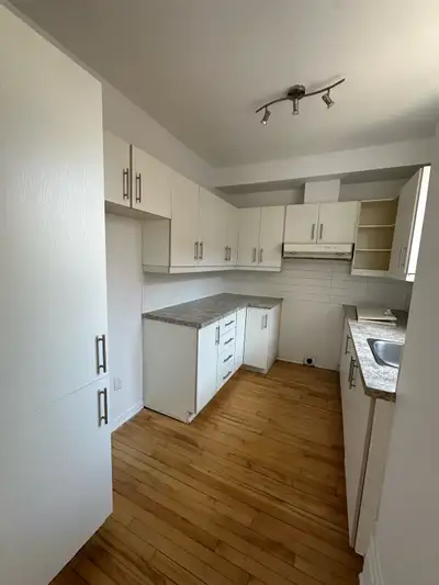 2 Bedroom Apt for Rent / 2 Chambre Logement a Louer