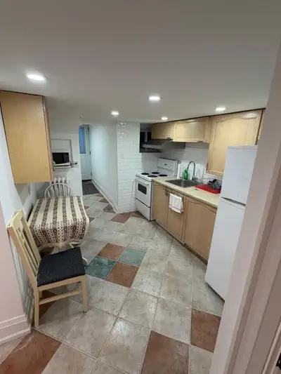 Fully renovated and fully furnished 2 bedrooms apartment with separate entrance. Includes: Hi- speed...