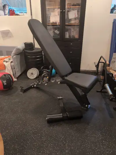 Like new. Bells of steel commercial grade incline decline bench. 3.0. minor use in a home gym. Price...