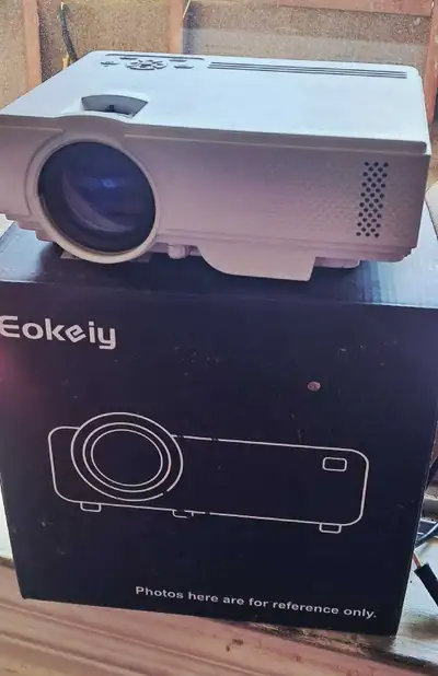 New in box Eokiey projector, barely used. Includes HDMI cable Meet at college park Toronto Moving ou...