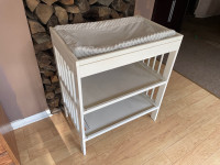 Baby changing table and tub (used)