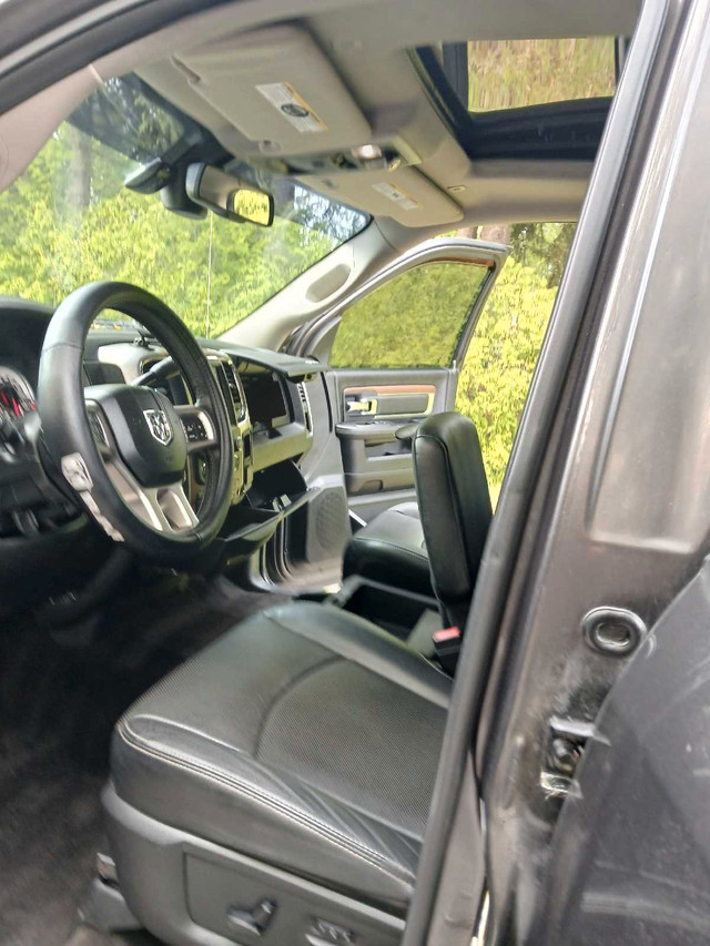 Certified ,Asian Crew 3.73 Rear 8" Laramie .  in Travel Trailers & Campers in Markham / York Region - Image 3