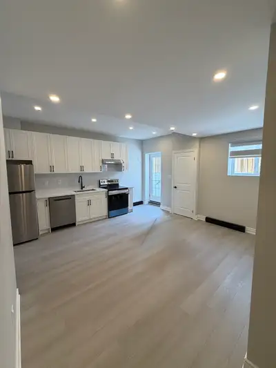 BASEMENT APARTMENT FOR RENT PICKERING, ON (LIV 2P8) SUITE HIGHLIGHTS * 2 Bedrooms + Den * ~1000 sq f...