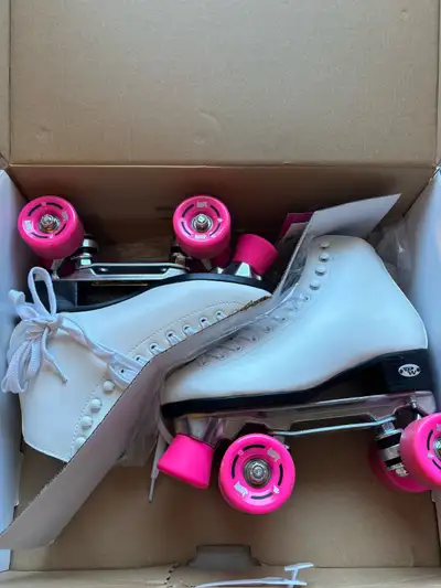 women’s roller skates (size 6), View more