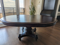 Round/Oval Wood Dining Table - Great Condition