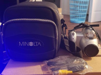Konica Minolta DiMAGE Z10 Digital Camera + Minolta case + strap