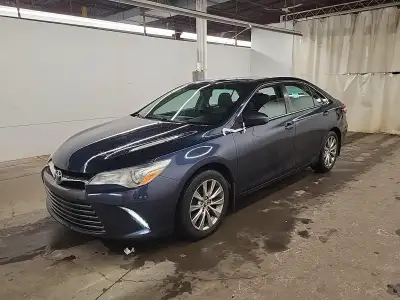 2015 CAMRY XLE - - TOYOTAS LEGENDARY QUALITY AND DEPENDABLITY - DONT MISS THIS EXTRA CLEAN CAMRY MUS...