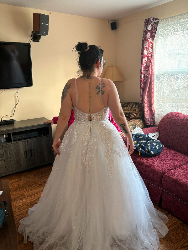 White Prom/Wedding Dress in Wedding in Cape Breton - Image 2