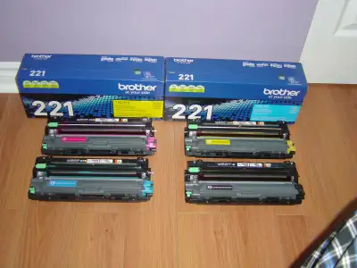 J'ai 2 toner TN221 neuf , 1 jaune et 1 Cyan et aussi 4 toners usagés avec leurs cartouches de tambou...