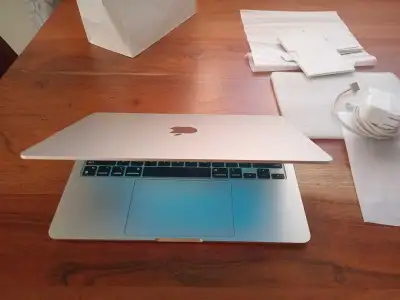 Apple (M2)2022 Macbook air travail 100% très rapide  bon état , View more