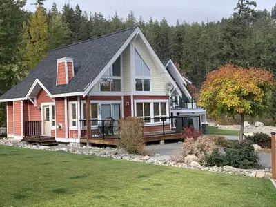 3br - Okanagan Lake Front Cottage: Spring Rates are on!, View more