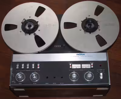 Magnétophone Revox A-77 Fonctionnel avec adapteurs NAB et 2 bobines Revox inclu. Pour 500$ Ruban Amp...