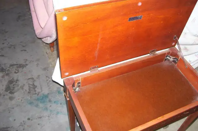 1950S LOWREY DOUBLE KEYBOARD ELECTRIC  ORGAN TUBE TYPE in Pianos & Keyboards in Grand Bend - Image 9