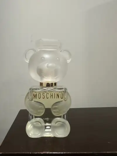 Moschino Toy2 A Floral Woody Musky perfume for women. Notes are Apple, Mandarin Orange, Magnolia, Wh...