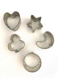 5 Vintage Nutbrown Cookie Cutters Star Moon Clover Heart Cutter