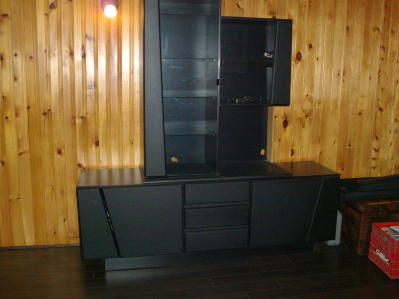 meuble pour systême de son et vinyles( a donner) Meubles de télé et