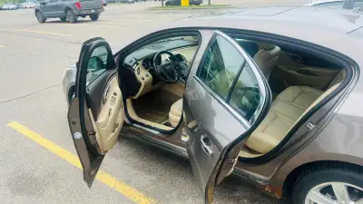 Cette Buick LaCrosse CXL 2012 est en excellente condition et affiche 147 000 km au compteur. Cette b...
