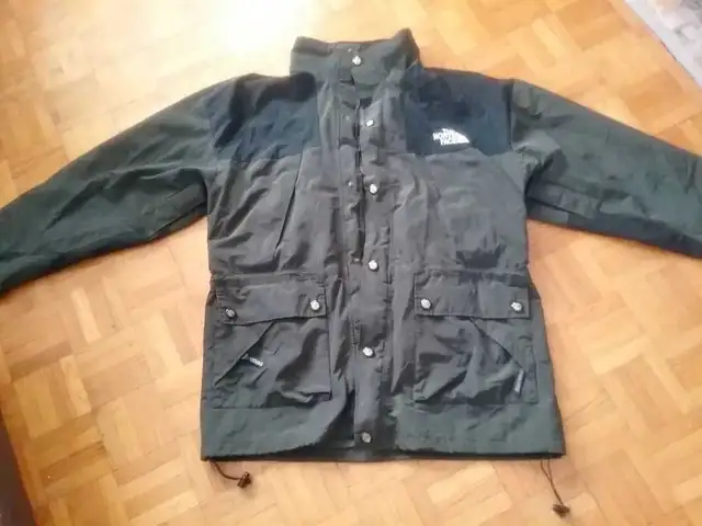 North face goretex jacket in Men's in Laval / North Shore - Image 2