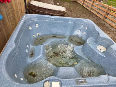Free hottub , needs works. Cracked piping and needs a skirt. Pick up only