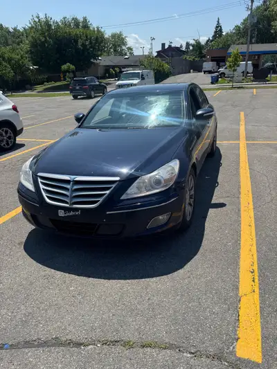 Belle Hyundai genesis 2010 3.8 luxury package le plus haut, aucun problème mécanique dessus aucun br...
