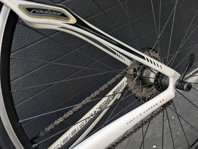 Specialized Roubaix Carbon Fibre Road Bike Small in Road in Markham / York Region - Image 6