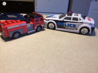 Auto de police  15$ camion de pompier Tonka sons et lumières 10$