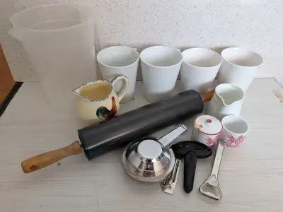 Lot de tasses blanches et plus!, View more