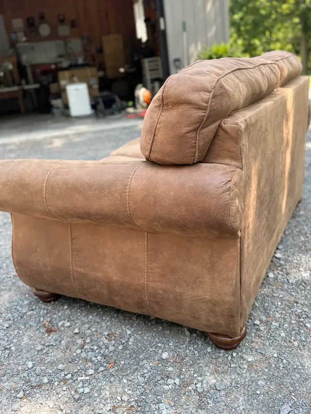 Loveseat  in Couches & Futons in Kingston - Image 3