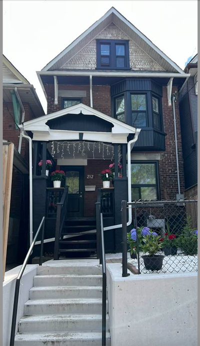 May 1st, Private room for rent, in a 3-bedroom modern furnished Apt. ***** The room could be furnish...