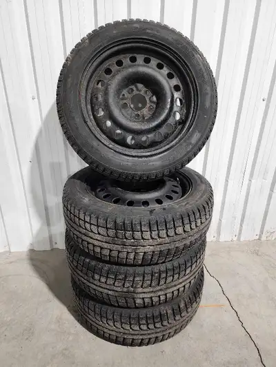 4 pneus d'hiver maxtrek Roues 17 pouces 214/55/17 4x114.3 rim Rim universel 450$