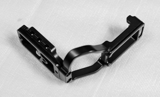 Kirk L Bracket for Fuji X-T2 Vertical Power Booster Grip in Cameras & Camcorders in Winnipeg