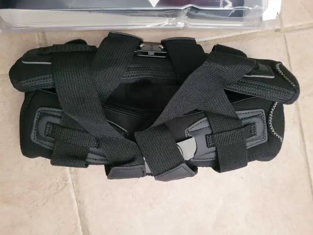 Neenca Knee Brace XL (2) Nee in Other in Calgary - Image 5