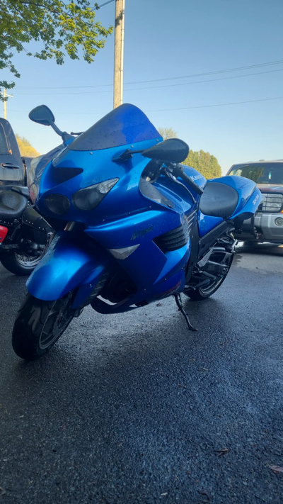 Model: Kawasaki Ninja ZX-14, Color: Blue, Exhaust: Akrapovič. Comes with a full fairing set minus th...