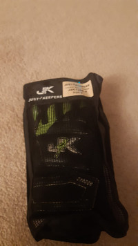 keeper gloves & jerseys - excellent condition