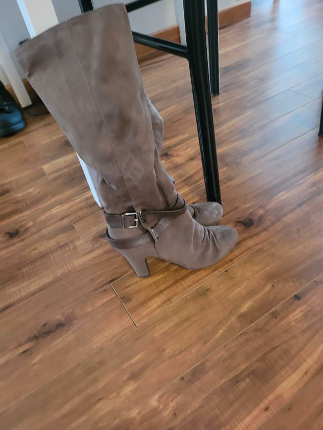 Boots size 8 in Women's - Shoes in Moncton