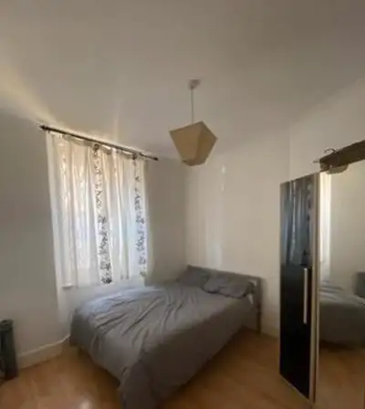 Furnished room for rent in Aurora , Yonge / Wellington $930