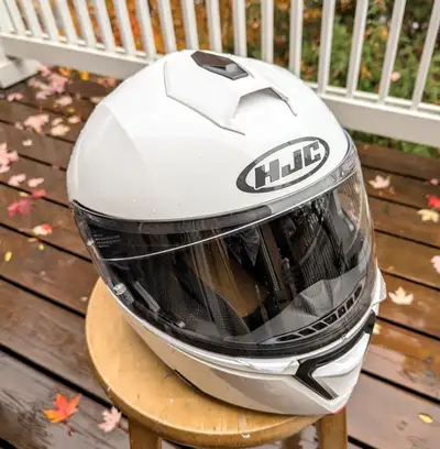 HJC i90 modular helmet, used only half a dozen times. Premium touring helmet, good ventilation, inte...