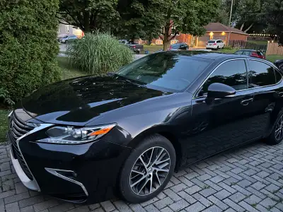 Experience smooth performance with this well-maintained Lexus ES350 luxury sedan, featuring a refine...