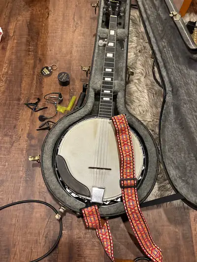 Haven’t played since I bought it… comes with a lot of extras! looking for a 7 string guitar.