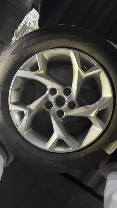 Hankook Dynapro HT tires mounted on original rims Size: 225/60R17 99H These tires and rims are in us...